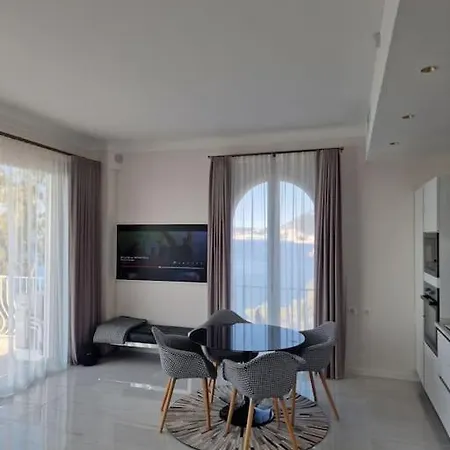Luxury 2-bedroom Flat At The Seafront: Unforgettable Near Monaco!