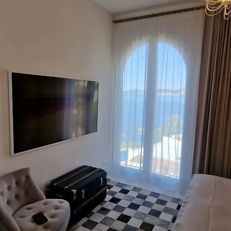 Luxury 2-bedroom Flat At The Seafront: Unforgettable Near Monaco! *