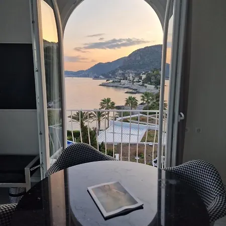 Apartment Luxury 2-bedroom Flat At The Seafront: Unforgettable Near Monaco!
