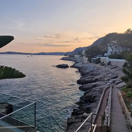 Luxury 2-bedroom Flat At The Seafront: Unforgettable Near Monaco! *